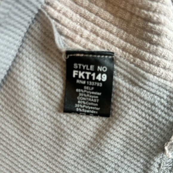 POL Ribbed and Waffle Knit Tank Top Women’s Size Large Gray Round Neck Zip Back - Picture 7 of 9